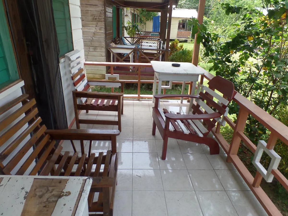 Jah B'S Cottages On Beach Road-内格里尔